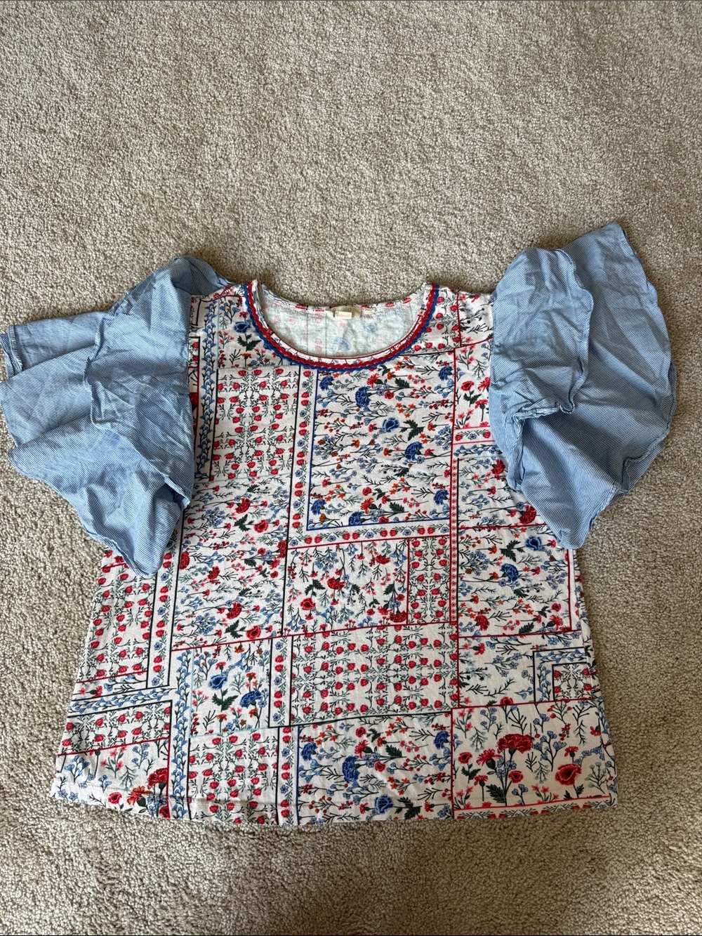 Let Me Be Anthropologie Flutter-Sleeved Floral Blue White Red Top - Picture 5 of 11